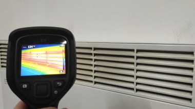 Termal görüntüleyici. Isı kaybını kontrol ediyorum. Endüstriyel ekipman Sıcaklık denetimi