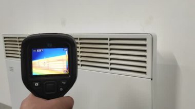 Termal görüntüleyici. Isı kaybını kontrol ediyorum. Endüstriyel ekipman Sıcaklık denetimi