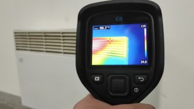 Termal görüntüleyici. Isı kaybını kontrol ediyorum. Endüstriyel ekipman Sıcaklık denetimi