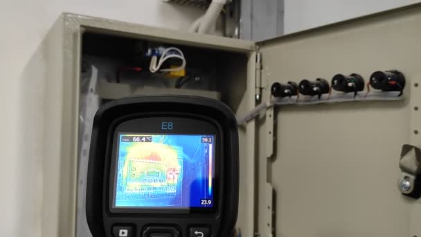 Thermal Imager Checking Heat Loss Industrial Equipment Temperature Control — Stock Video
