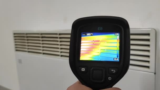 Thermal Imager Checking Heat Loss Industrial Equipment Temperature Control — Vídeo de Stock