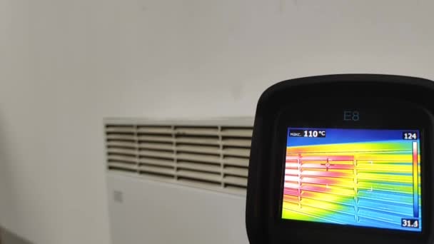Termowizor Sprawdzam Utratę Ciepła Urządzenia Przemysłowe Kontrola Temperatury — Wideo stockowe