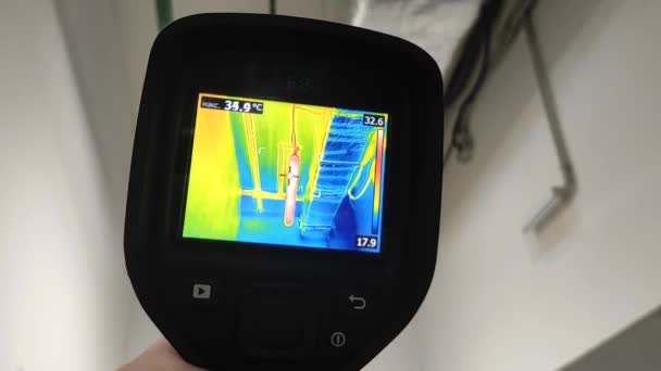 Värmekamera Kollar Värmeförlusten Industriell Utrustning Temperaturreglering — Stockvideo