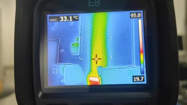 Thermal Imager Checking Heat Loss Industrial Equipment Temperature Control — Vídeo de stock