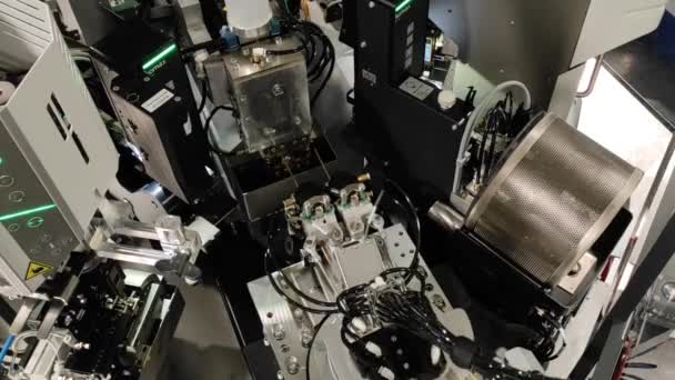Mesin Pemotong Kawat Produksi Otomotif Otomatis Proses Robotik — Stok Video