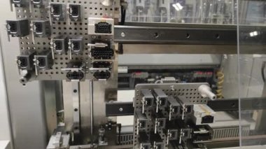 Otomobil elektriği üretimi. Robot işlemi. Otomatik işlem