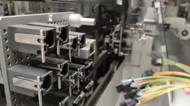 Otomobil elektriği üretimi. Robot işlemi. Otomatik işlem