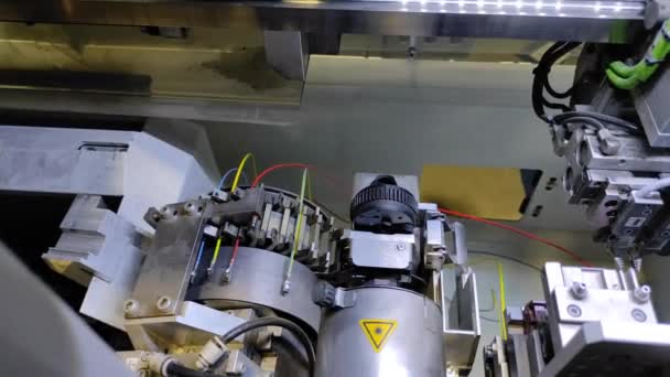 Automobilproduktion Von Elektrischen Verkabelungen Automatisierter Roboterprozess Zur Herstellung Der Elektrischen — Stockvideo