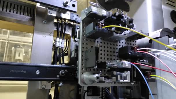 Automobilová Výroba Elektroinstalace Robotický Automatizovaný Proces Výroby Elektroinstalace Pro Automobily — Stock video
