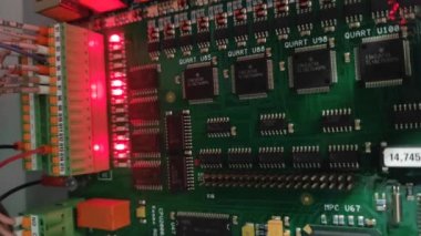 LED 'li elektronik ve bilgisayar panoları. Sunucu kalkanları