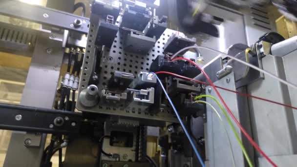 Otomotiv Elektrik Kabloları Üreten Bir Robot Mekanizmalar Robottur — Stok video