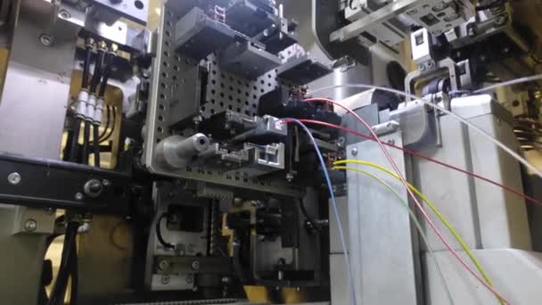 Robot För Tillverkning Elektriska Ledningar För Bilar Mekanismer Robotar — Stockvideo