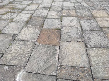 Çakıl taşı dokusu. Kapıda gri kaldırım taşları var. Tasarım boş