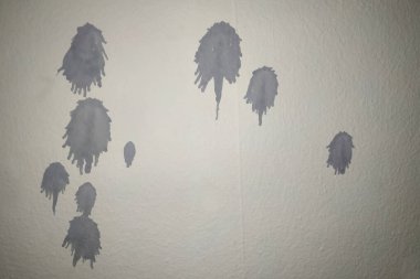 Gri soyut leke arka planı. Duvarda lekeler var.