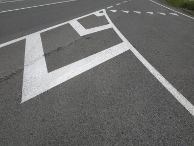 Yol işaretleri. Gri ve siyah üzerine beyaz. Soyut çizim sanatı