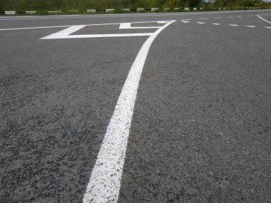 Yol işaretleri. Gri ve siyah üzerine beyaz. Soyut çizim sanatı