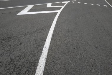 Yol işaretleri. Gri ve siyah üzerine beyaz. Soyut çizim sanatı