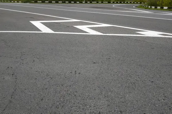 Yol işaretleri. Gri ve siyah üzerine beyaz. Soyut çizim sanatı