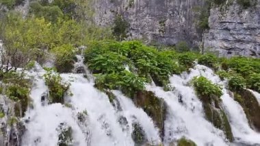 Plitvice Lakes Ulusal Parkı. Şelale manzaraları. UNESCO Dünya Mirası