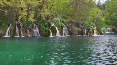Plitvice Lakes Ulusal Parkı. Şelale manzaraları. UNESCO Dünya Mirası