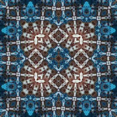 Kare, pürüzsüz desen. Doku simetrik olarak örülmüş.