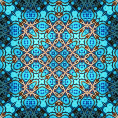 Kare, pürüzsüz desen. Doku simetrik olarak örülmüş.