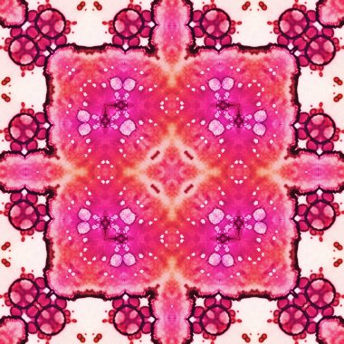 Kare, pürüzsüz desen. Doku simetrik olarak örülmüş.