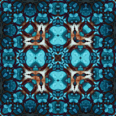 Kare, pürüzsüz desen. Doku simetrik olarak örülmüş.