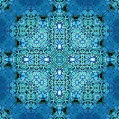 Kare, pürüzsüz desen. Doku simetrik olarak örülmüş.