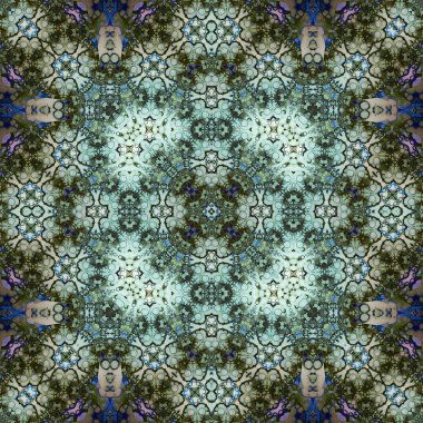 Kare, pürüzsüz desen. Doku simetrik olarak örülmüş.