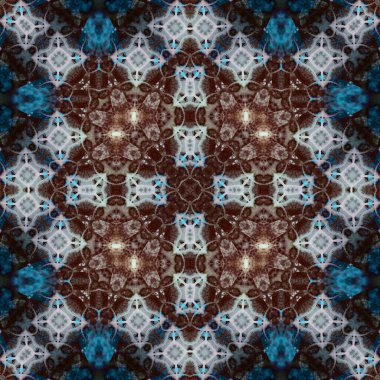 Kare, pürüzsüz desen. Doku simetrik olarak örülmüş.