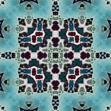 Kare, pürüzsüz desen. Doku simetrik olarak örülmüş.