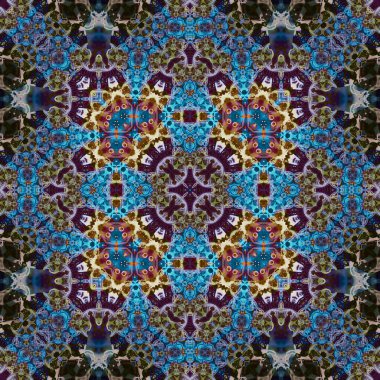 Kare, pürüzsüz desen. Doku simetrik olarak örülmüş.