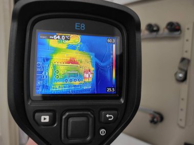 Bina termal görüntüleyicisi ile denetim.