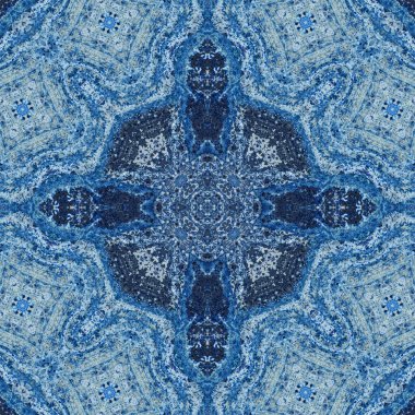 Bulutların ve gökyüzünün kusursuz deseni. Mavi gökyüzü ve beyaz bulutların dokusu. Mozaik kaleydoskop