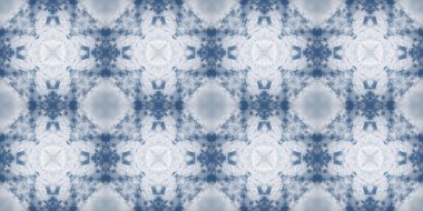 Bulutların ve gökyüzünün kusursuz deseni. Mavi gökyüzü ve beyaz bulutların dokusu. Mozaik kaleydoskop