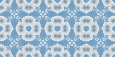 Bulutların ve gökyüzünün kusursuz deseni. Mavi gökyüzü ve beyaz bulutların dokusu. Mozaik kaleydoskop