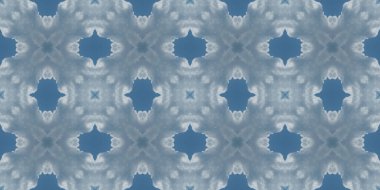 Bulutların ve gökyüzünün kusursuz deseni. Mavi gökyüzü ve beyaz bulutların dokusu. Mozaik kaleydoskop