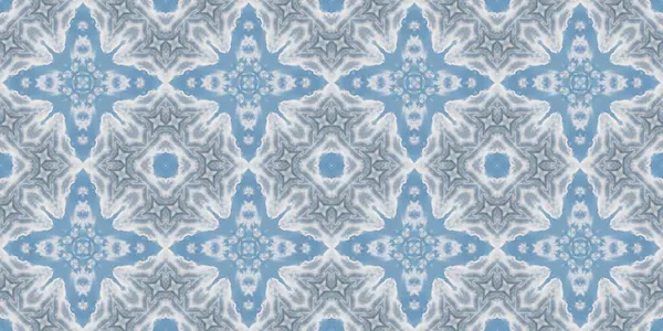 Bulutların ve gökyüzünün kusursuz deseni. Mavi gökyüzü ve beyaz bulutların dokusu. Mozaik kaleydoskop