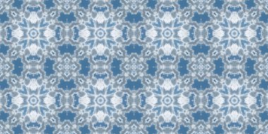 Bulutların ve gökyüzünün kusursuz deseni. Mavi gökyüzü ve beyaz bulutların dokusu. Mozaik kaleydoskop