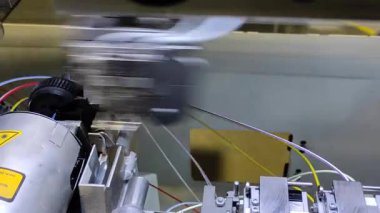 Endüstri. Otomatik kabloların üretimi. Robotlar otomatiktir. Kablolar ve kablolar