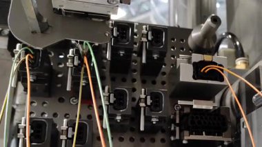 Endüstri. Otomatik kabloların üretimi. Robotlar otomatiktir. Kablolar ve kablolar