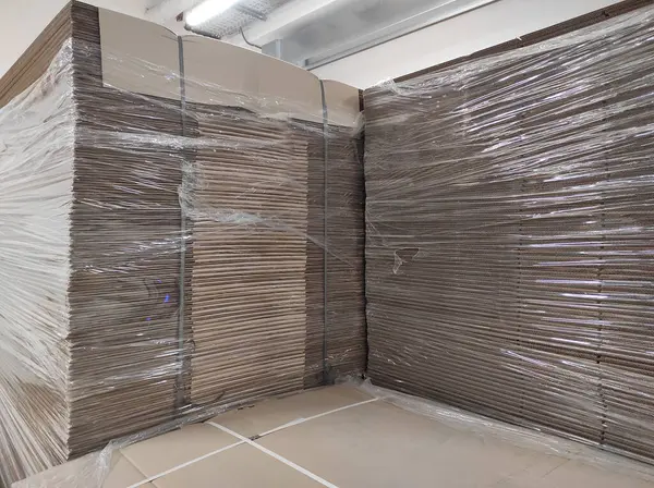 Karton fabrikası. Paketleme. Karton kutular. Karton desen