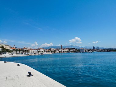 Deniz kıyısındaki şehir. Split Limanı. Hırvatistan limanı. Turist fotoğrafları. Turist