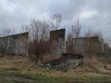 Labirent. Kıyametsel labirent sonrası. Apocalypse. Terk edilmiş labirent. Hayalet labirenti. Distopia. Hayalet kasaba. Hayalet labirenti. Beton labirent. Gerçek fotoğraf.