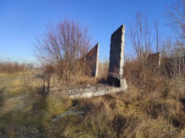 Labirent. Kıyametsel labirent sonrası. Apocalypse. Terk edilmiş labirent. Hayalet labirenti. Distopia. Hayalet kasaba. Hayalet labirenti. Beton labirent. Gerçek fotoğraf.