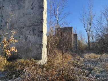 Labirent. Kıyametsel labirent sonrası. Apocalypse. Terk edilmiş labirent. Hayalet labirenti. Distopia. Hayalet kasaba. Hayalet labirenti. Beton labirent. Gerçek fotoğraf.