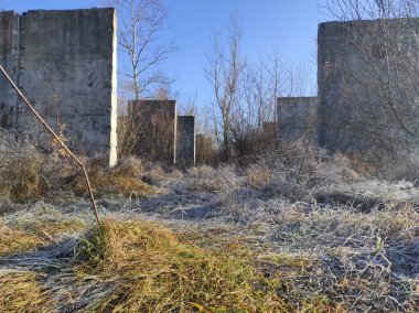 Labirent. Kıyametsel labirent sonrası. Apocalypse. Terk edilmiş labirent. Hayalet labirenti. Distopia. Hayalet kasaba. Hayalet labirenti. Beton labirent. Gerçek fotoğraf.