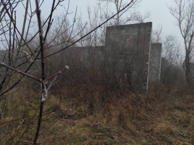 Labirent. Kıyametsel labirent sonrası. Apocalypse. Terk edilmiş labirent. Hayalet labirenti. Distopia. Hayalet kasaba. Hayalet labirenti. Beton labirent. Gerçek fotoğraf.