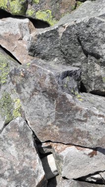 Taş dokusu. Dikey 16x9. Doğal taşın fotoğrafı. Doğal taş.